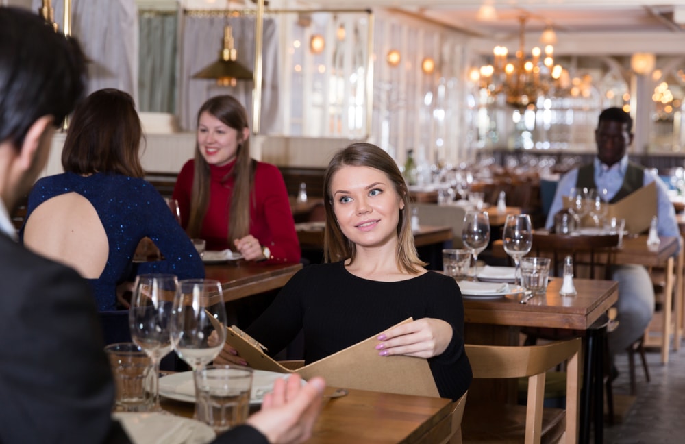 Besuch-bei-El-Gaucho-Asador-mit-zufriedenen-Gaesten
