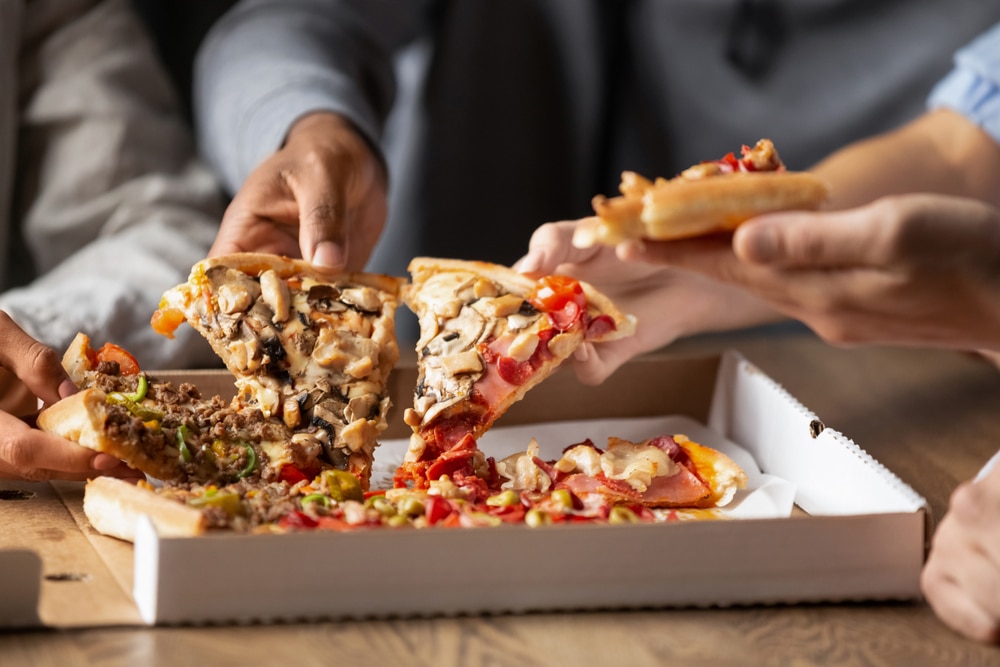 Knusprige-Pizza-Bianca-mit-extra-Kaese