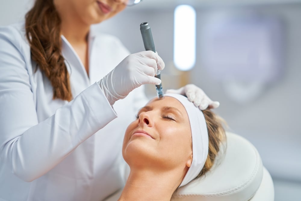 Luxurioese-Anti-Aging-Behandlung-in-Aktion