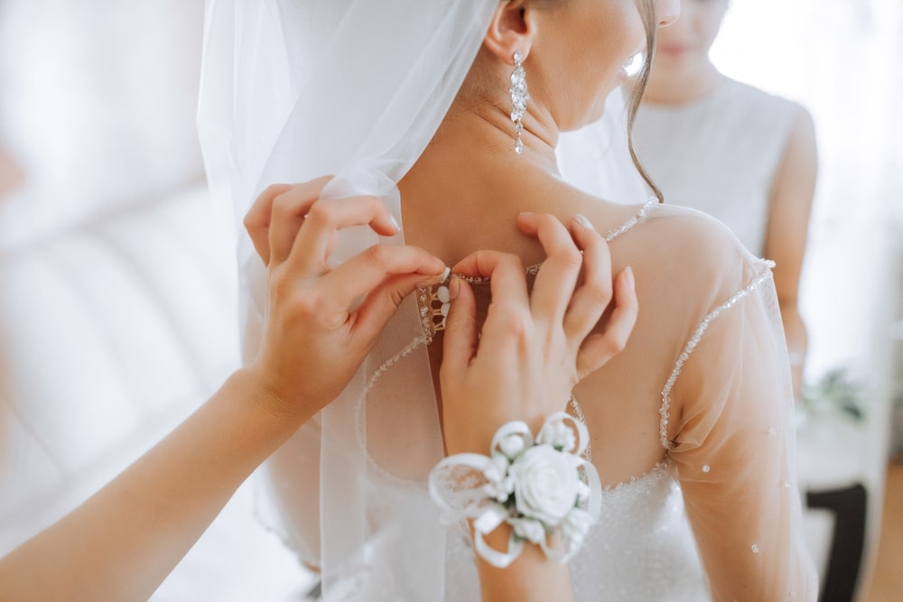 Perfekte Anpassung des Brautkleides