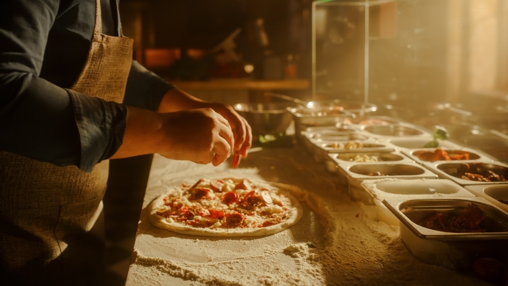 Perfekte-Kombination-Pizza-und-Rotwein