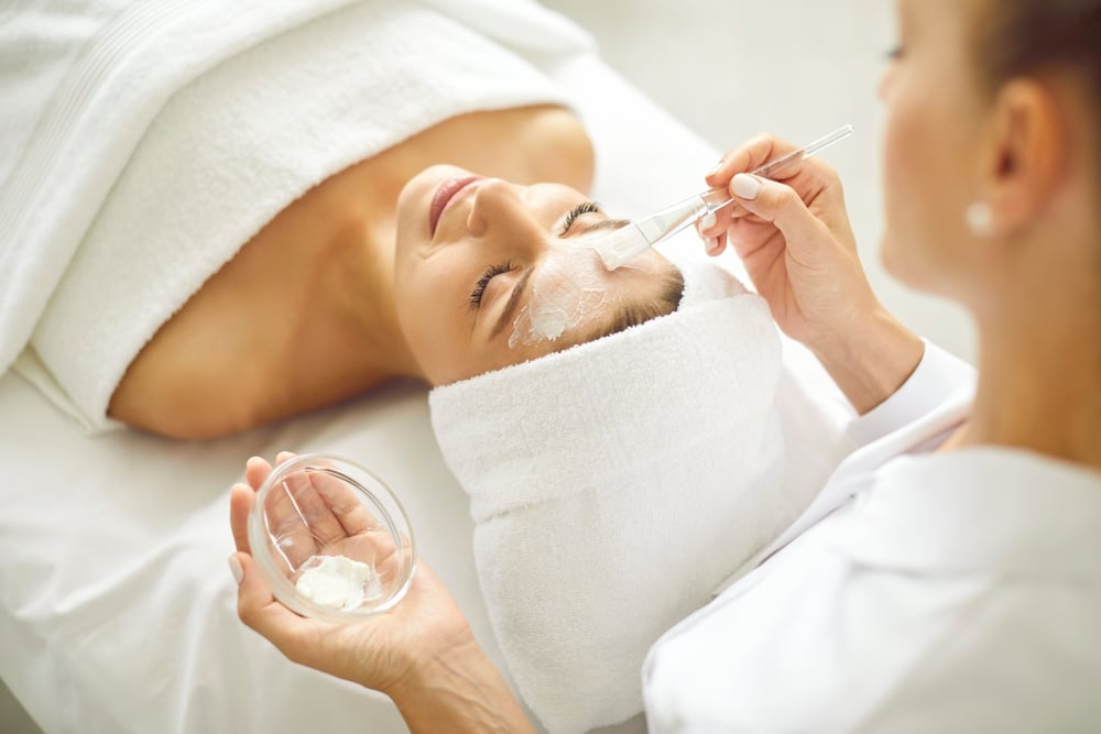 Strahlender-Teint-–-Dank-Mikrodermabrasion