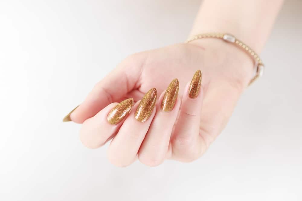 extravagante Nail-Art oder French Maniküre